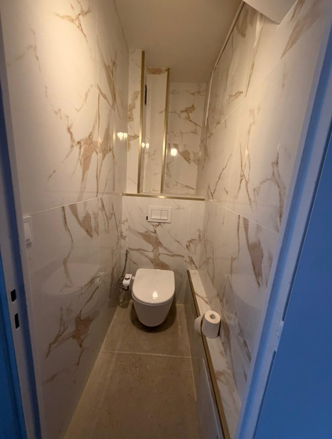 WC et salle d'eau finition effet marbre par BAT FINITION
