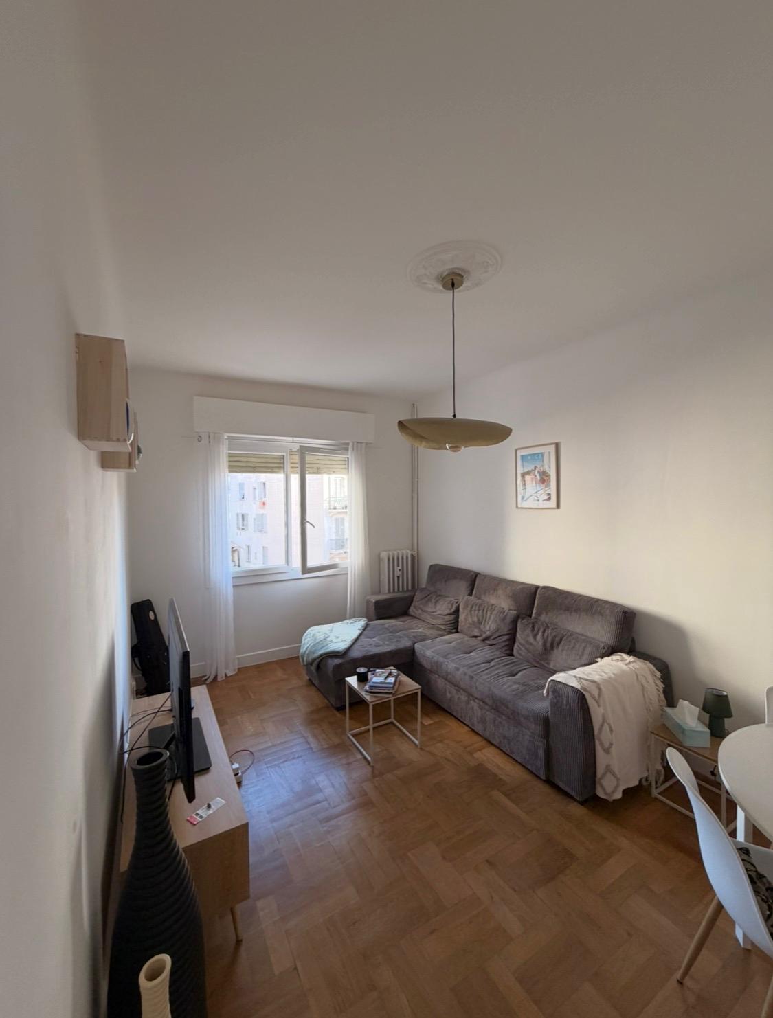 Salon lumineux rénové après travaux de finition par BAT FINITION