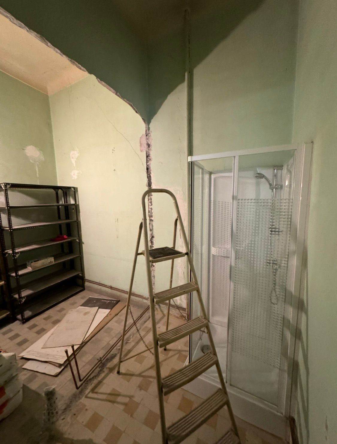 Chantier de rénovation intérieure en cours par BAT FINITION