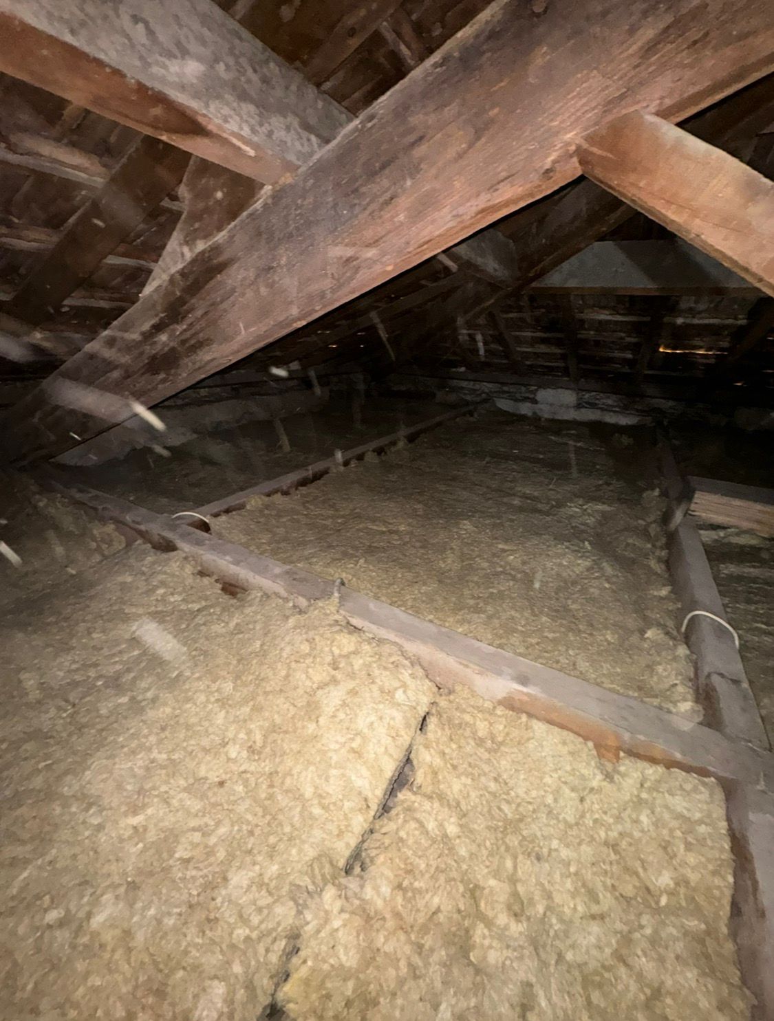 Combles à aménager avant travaux de rénovation - BAT FINITION